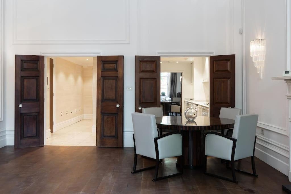 Super Knightsbridge 2 Bed Gound Floor Londen